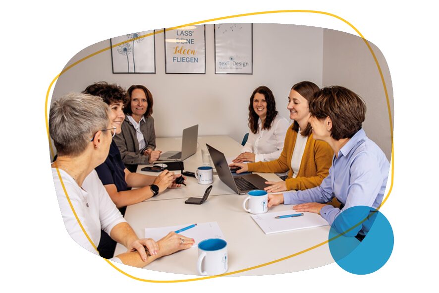 texTDesign Team bei der Arbeit – Kreative Zusammenarbeit im Werbeagentur-Team für erfolgreiche Marketinglösungen